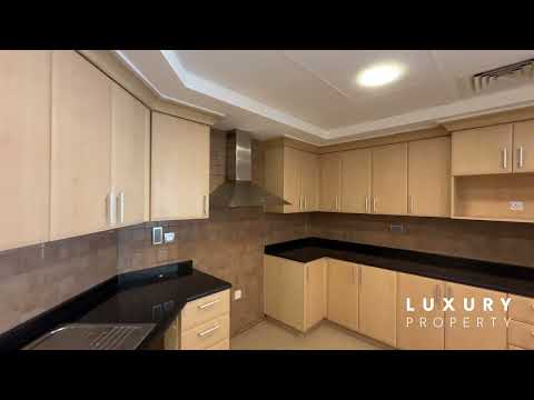 Contemporary 3 Bedroom Apartment in Palm Jumeirah, Dubai