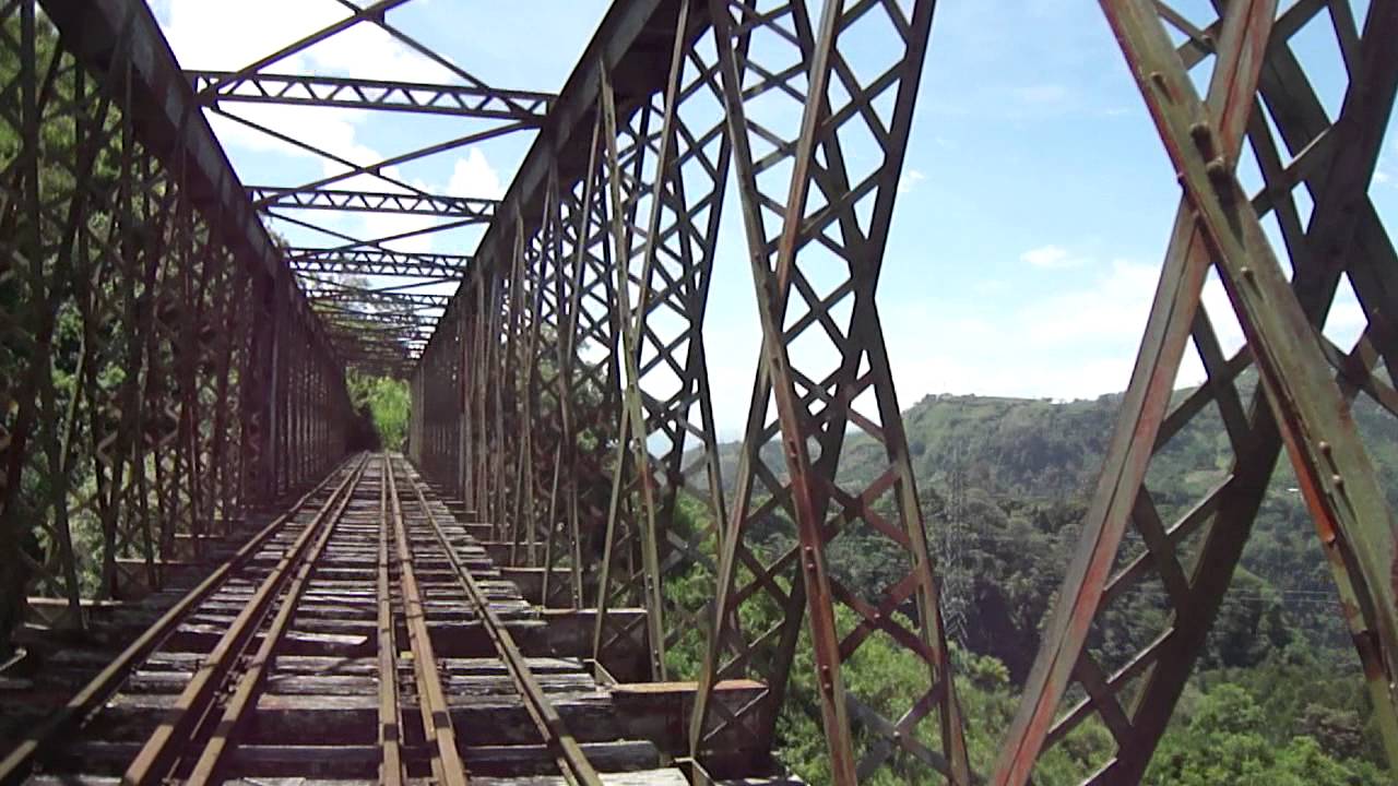 Cruzando el Puente Ferroviario Sobre el Río Birrís con Serpiente Incluida.