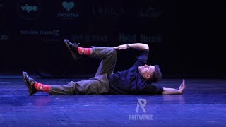 Geometry dance solo