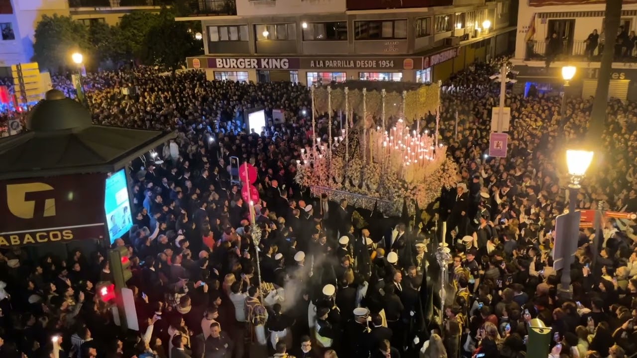 Esperanza de Triana en Reyes Católicos. Madrugá 2023