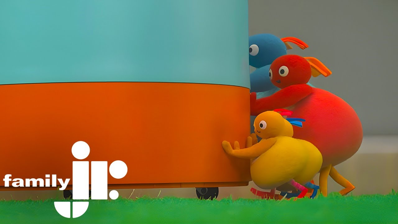 Moving everything outside! | Twirlywoos | Family Jr.