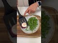 🥚 Marmitips : l’astuce de l’œuf cocotteexpress avec un oignon rougeConnais-tu cette astuce ?