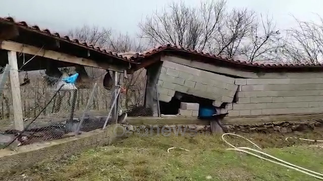 Ora News - Rrëshqitjet e tokës ndajnë në mes banesën në Lezhë