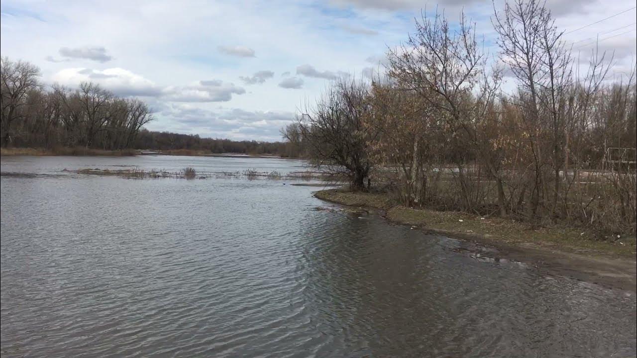 Уровень воды в хопре на сегодня балашов. Беково разлив Хопра. Разлив Хопра в Балашове. Разлива реки Демирапаран в Габалинском районе.