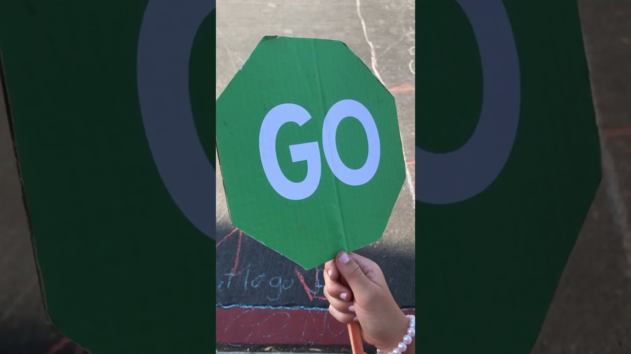 STOP GO PRINTABLE: Teach safety rules or use for creative play with kids!