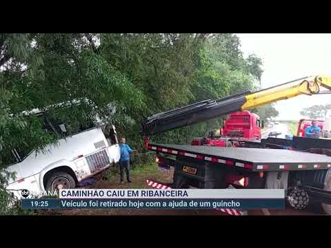 Microônibus se envolve em grave acidente em Pato Bragado - SBT Paraná (03/05/2022)