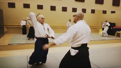 Effective Technique To Disarming Weapon & SelfDefense