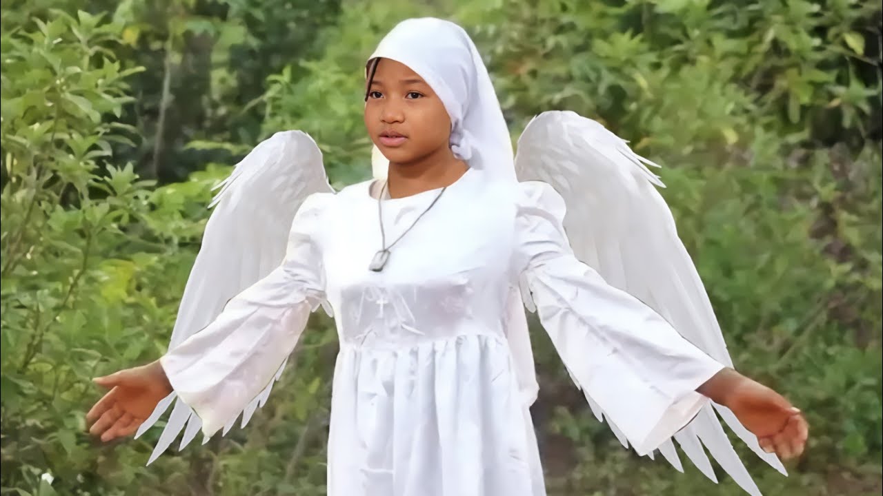 Umuntu udasanzwe yavutse afite amababa abantu bakeka ko ari malaika dore uko byagenze 