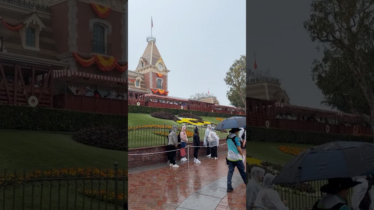 A rainy #Disneyland day!