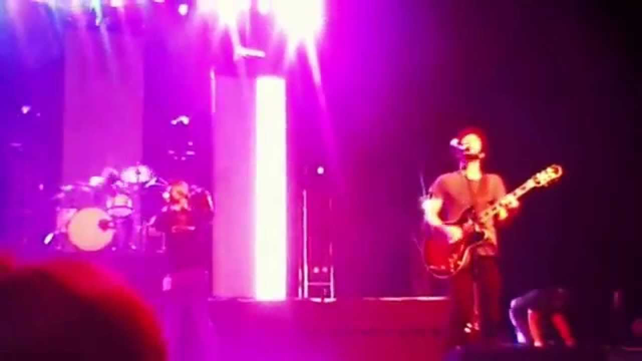 Guarda Pulse (Live) - Christopher Wild su YouTube Guarda Pulse (Live) - Christopher Wild su YouTube
