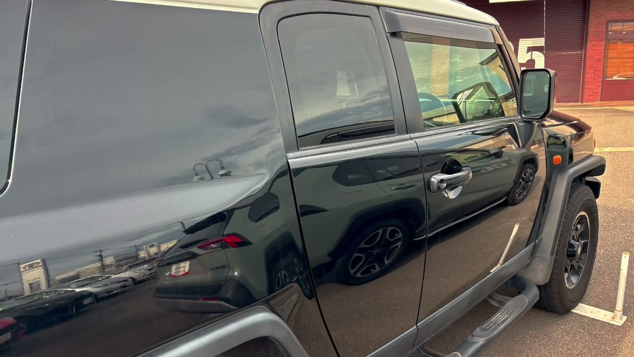 トヨタFJクルーザーを見るだけ