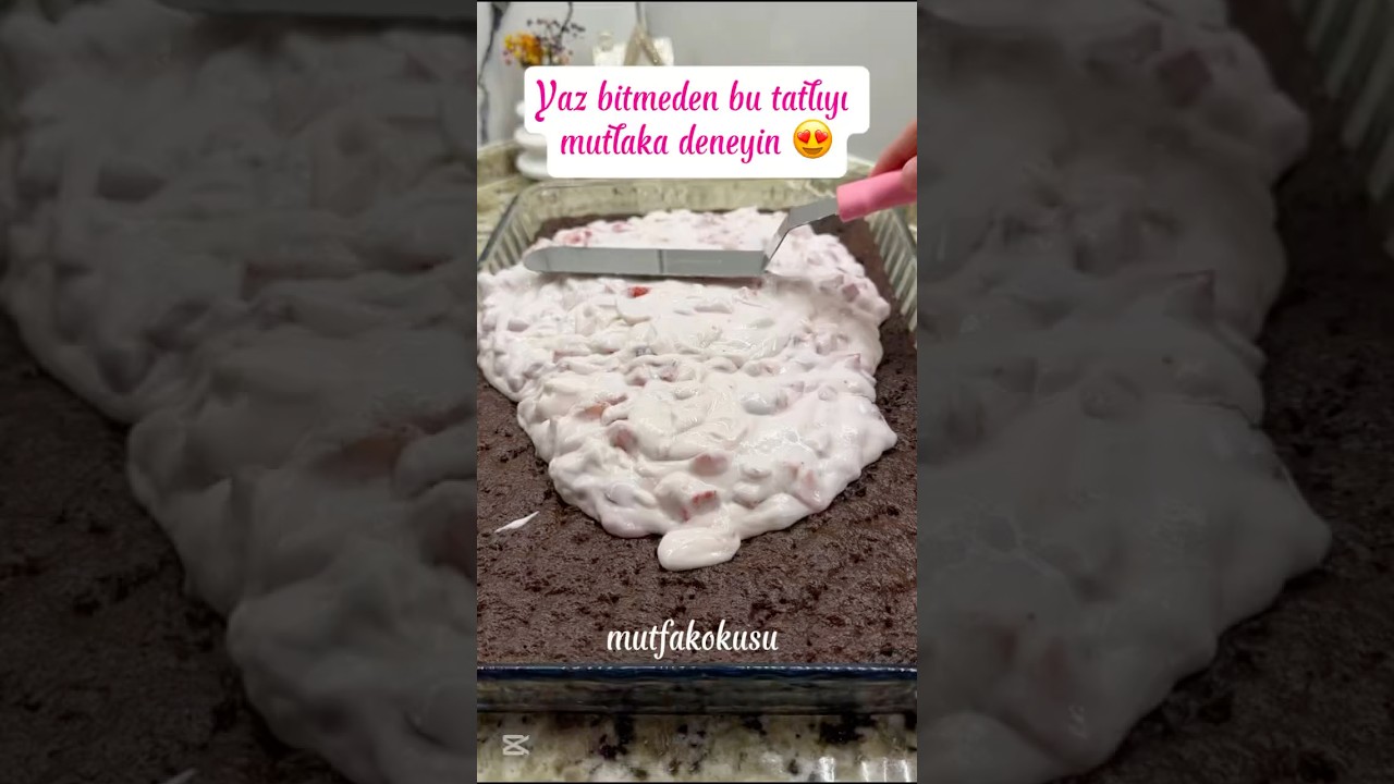 Yazın en iyi giden kremalı meyveli tatlılarından birisi😍 Tarifi kaydetmeyi unutmayın🤗 #tatlı