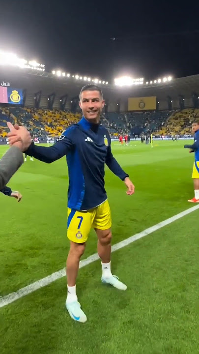 Fabrizio Romano met Cristiano Ronaldo for the first time 👇 watch #ronaldo
