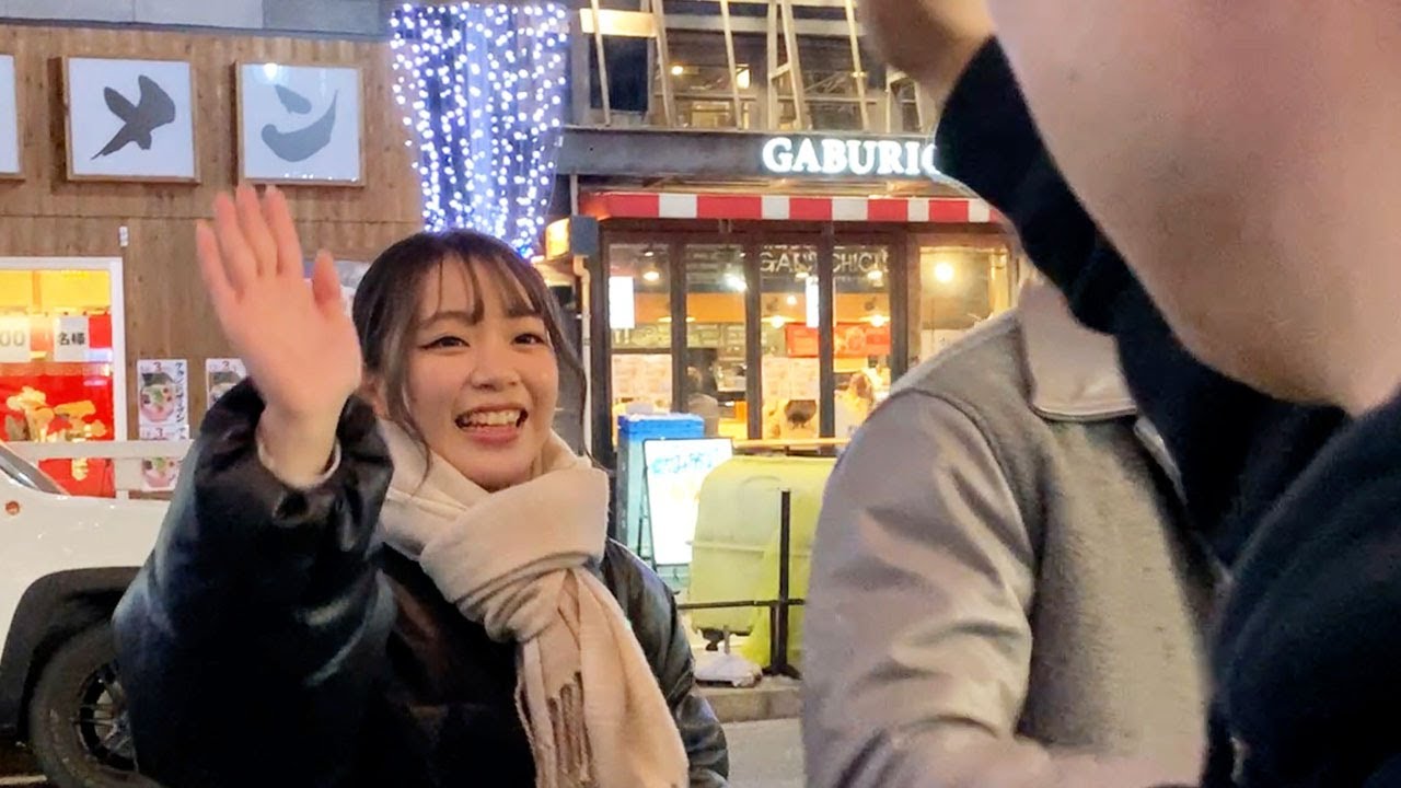 名古屋でファンの方にかっこつける岡田