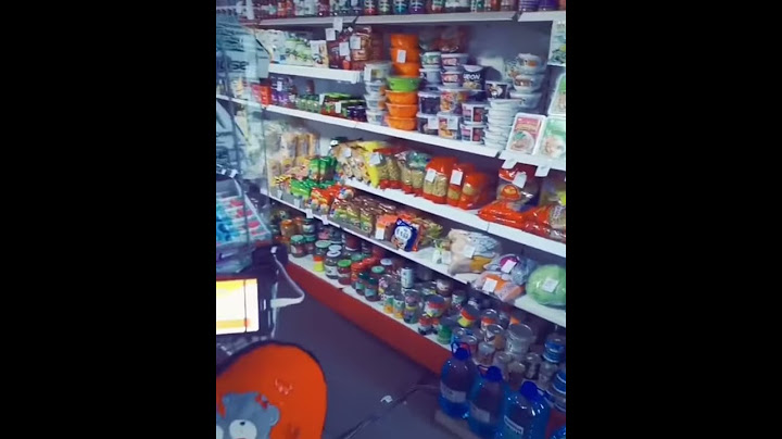 Подкрался в магазине к продавщице и напугал!