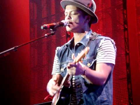 Bruno Mars Bruno playing the Ukulele (Count on -