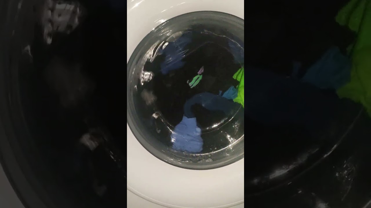 first full load in my new Whirlpool FFB 8258 WV EE on this channel start wash at sintetic 40° part 1