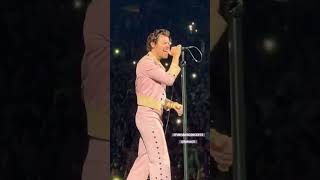 harry styles is AMAZING live @furhan21 on insta for more #furhansconcerts #harrystyles  #loveontour