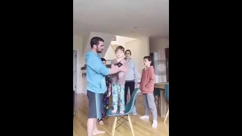 CET ENFANT SAUTE DU MAUVAIS CÔTÉ 😨😱