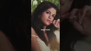 Selena Gomez  Ring follow selenaxfrozen In Insta For More