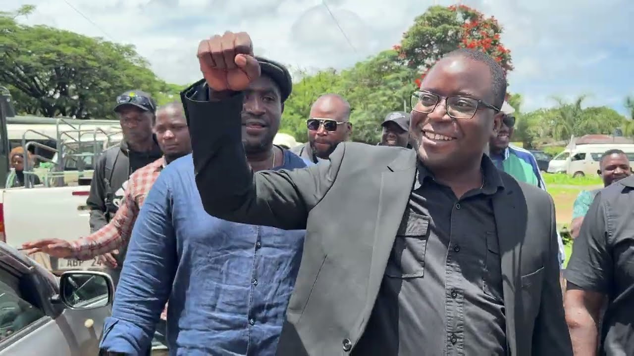 В Ндоле зулусы предупреждают о своем присутствии.