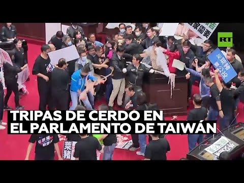 Guerra con tripas de cerdo en el Parlamento de Taiwán