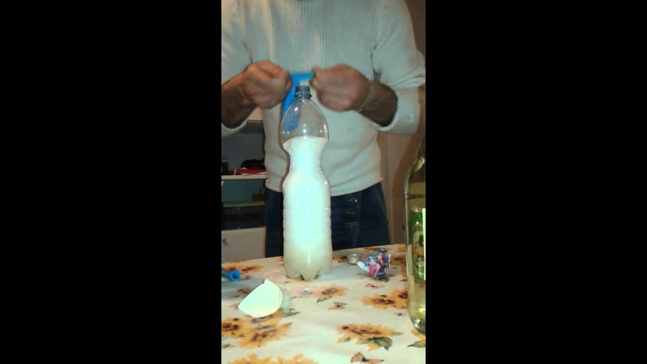 Esperimento aceto e bicarbonato= elio (bufala) experiment vinegar ... Aceto e bicarbonato