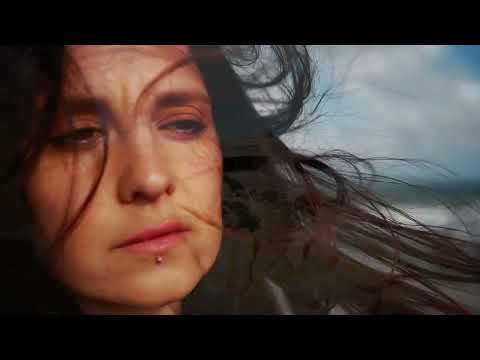 UN VIDEOCLIP MUSICALE IN RIVA AL MARE... (Bella Ciao Español by Alessia Fabiano Singer)