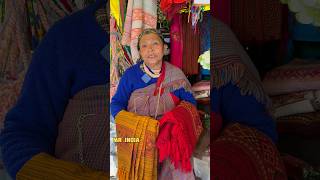 हाथ से बुनते हैं गरम शॉल गरम टोपी और गरम मफलर