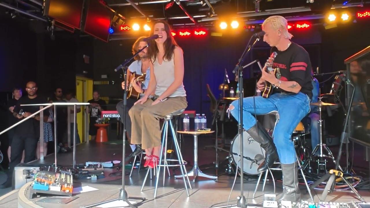 Wolf Alice - White Leather (live acoustic) Toronto Sugar Beach
