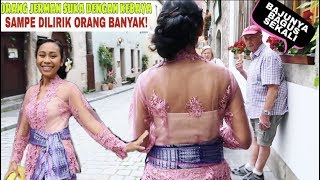 PAKE KEBAYA KE PUSAT KOTA SAMPE JADI PUSAT PERHATIAN 