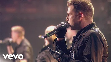 Westlife - When You're Looking Like That (Live from The O2)