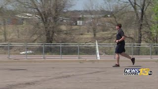 Colorado Springs gym holds relay race to protest closures