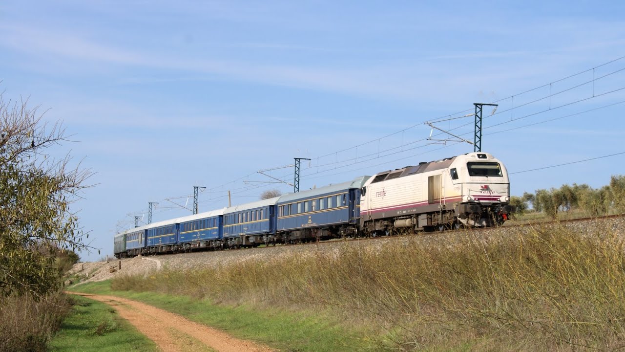 Trenes por tierras extremeñas el último tercio del año.