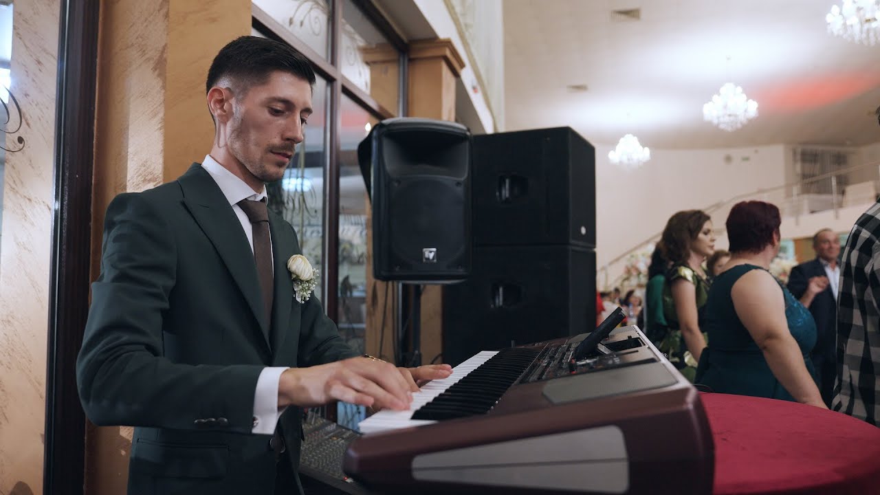 Nașu canta un program instrumental la  orga - Hore batranesti - Mehedinti - Valentin Ungureanu