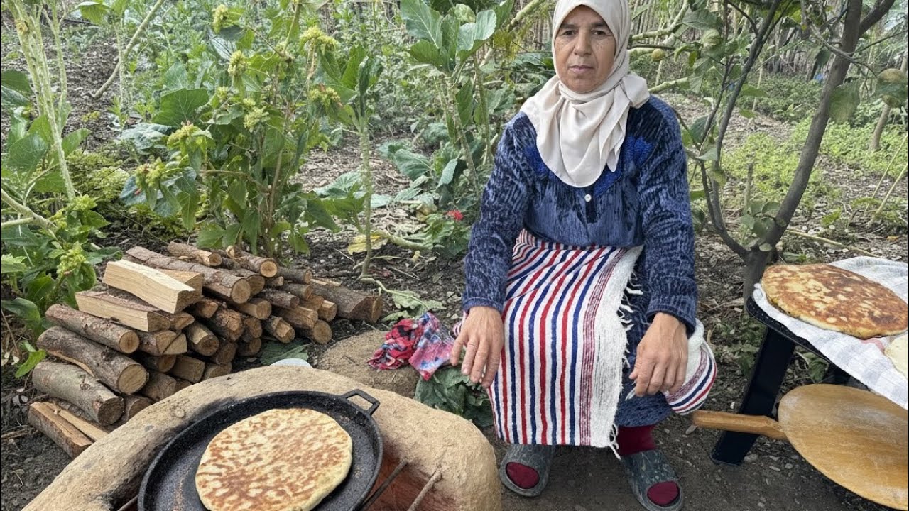 تحضير الخبز الكتامي في الكانون التقليدي من يد مي رحمة