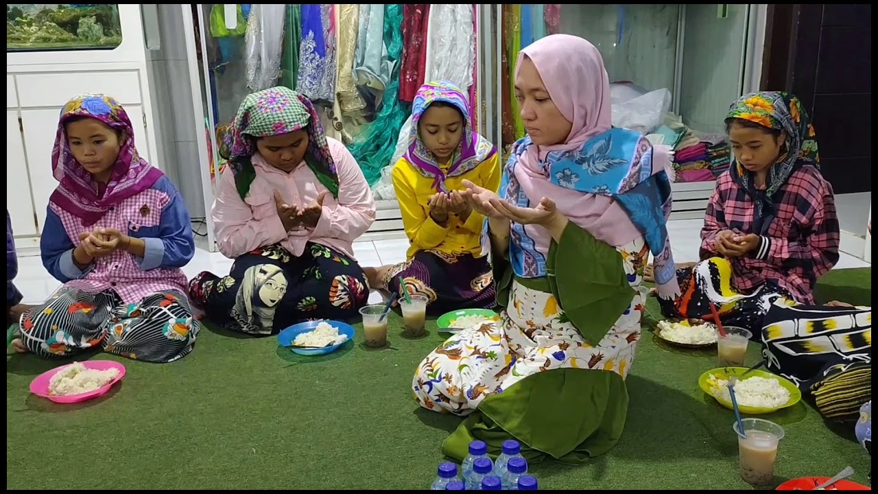 BUKA PUASA SUNNAH DI BULAN ROJAB BERSAMA SANTRI PUTRI PONDOK PESANTREN HIDAYATULLAH AL-MUHAJIRIN..