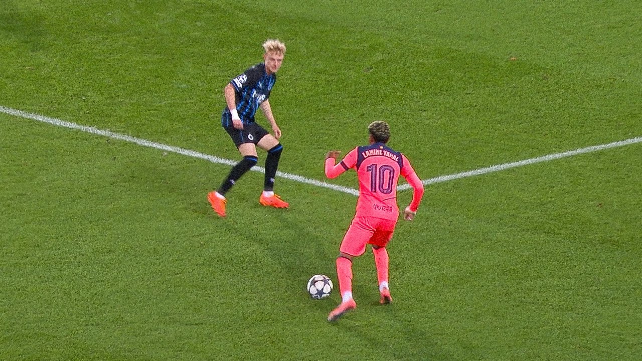 Lamine Yamal Making Defenders Look Stupid