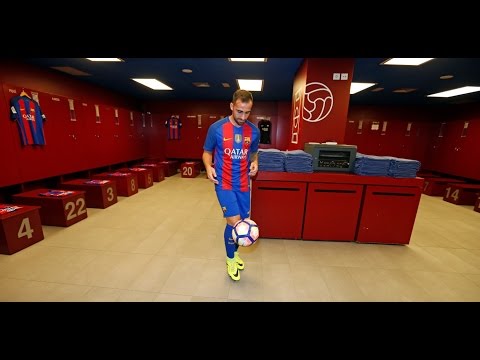 BEHIND THE SCENES: Paco Alcacer’s presentation as a new FC Barcelona player