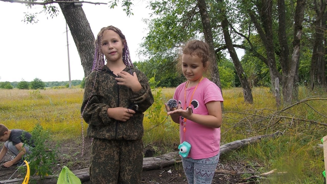 Аня и Оля на природе готовят уху! - YouTube