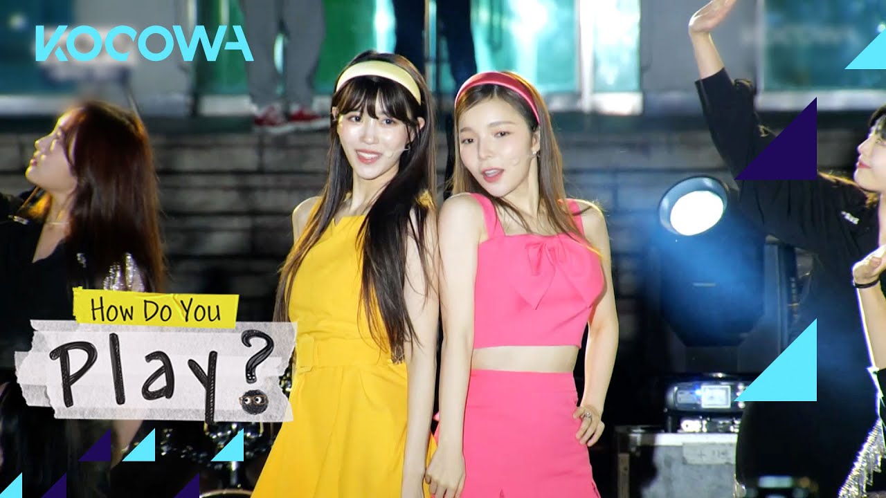 The crowd goes wild for Mi Joo & Jin Joo