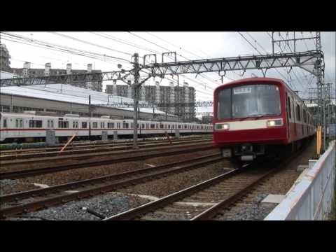 【京急電鉄】 2000形(リバイバルカラー) 金沢文庫付近
