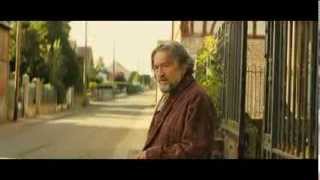 THE FAMILY - OFFICIAL UK TRAILER