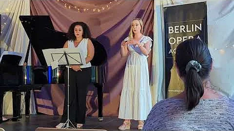 Sull'aria, sung by Amalia Santamaria & Lauren Jime...