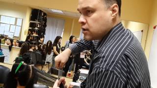 Отчёсывание пряди от поверхности головы Отчёсывание пряди от поверхности головы