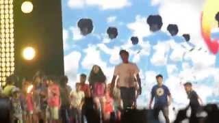 Happy - Pharrell Williams F1 Formula 1 Singapore 2015