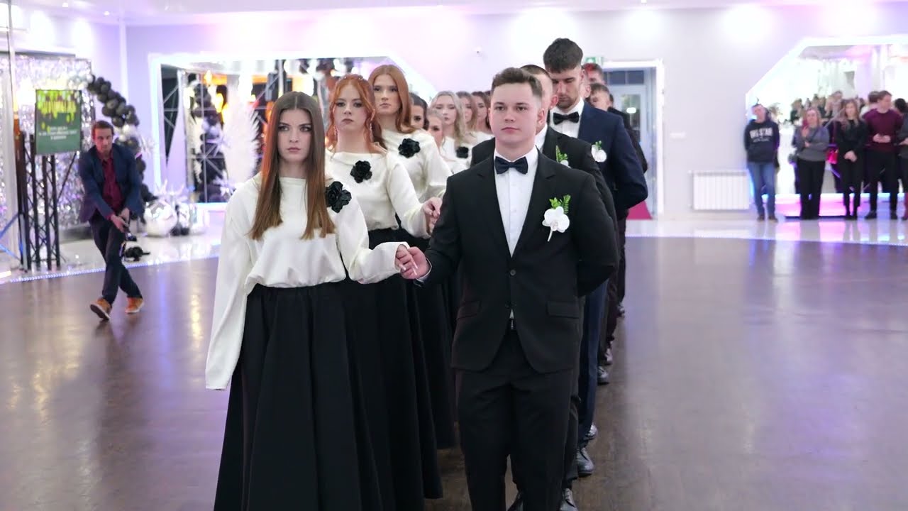 Polonez reprezentacyjny Zespołu Szkół nr. 2 im. Stefana Roweckiego 