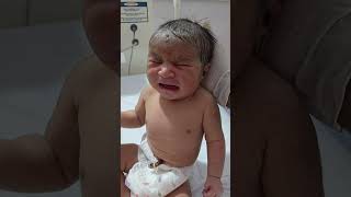 Moro test newborn baby 💖💖#shorts #ytshorts #cutebaby #viralvideo #hospitalcare