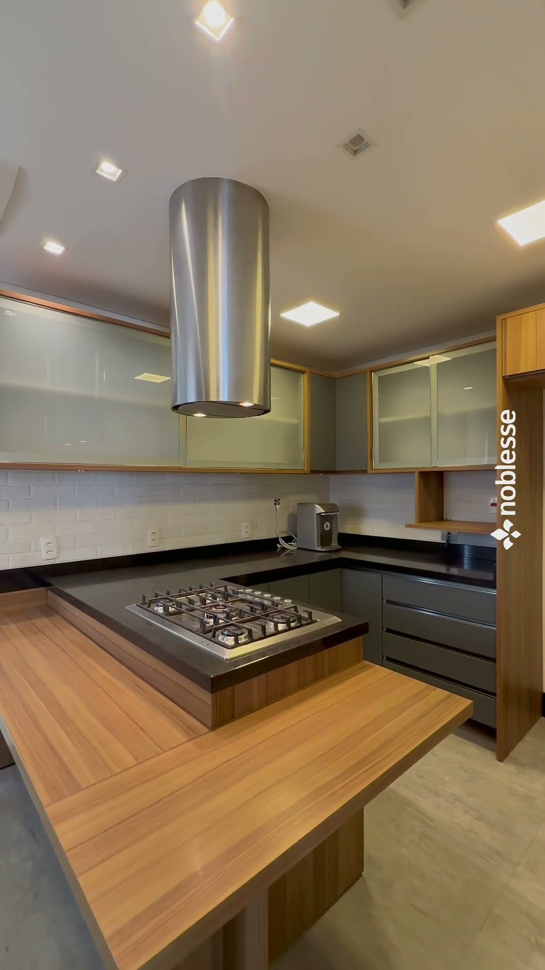 Vídeo do imóvel - Apartamento com 223m², 3 dormitórios, 3 suítes, 4 vagas no bairro Bela Vista em Porto Alegre para Comprar