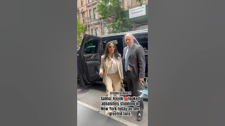 Salma Hayek looked absolutely stunning in New York today as she greeted fans. #newyork #salmahayek